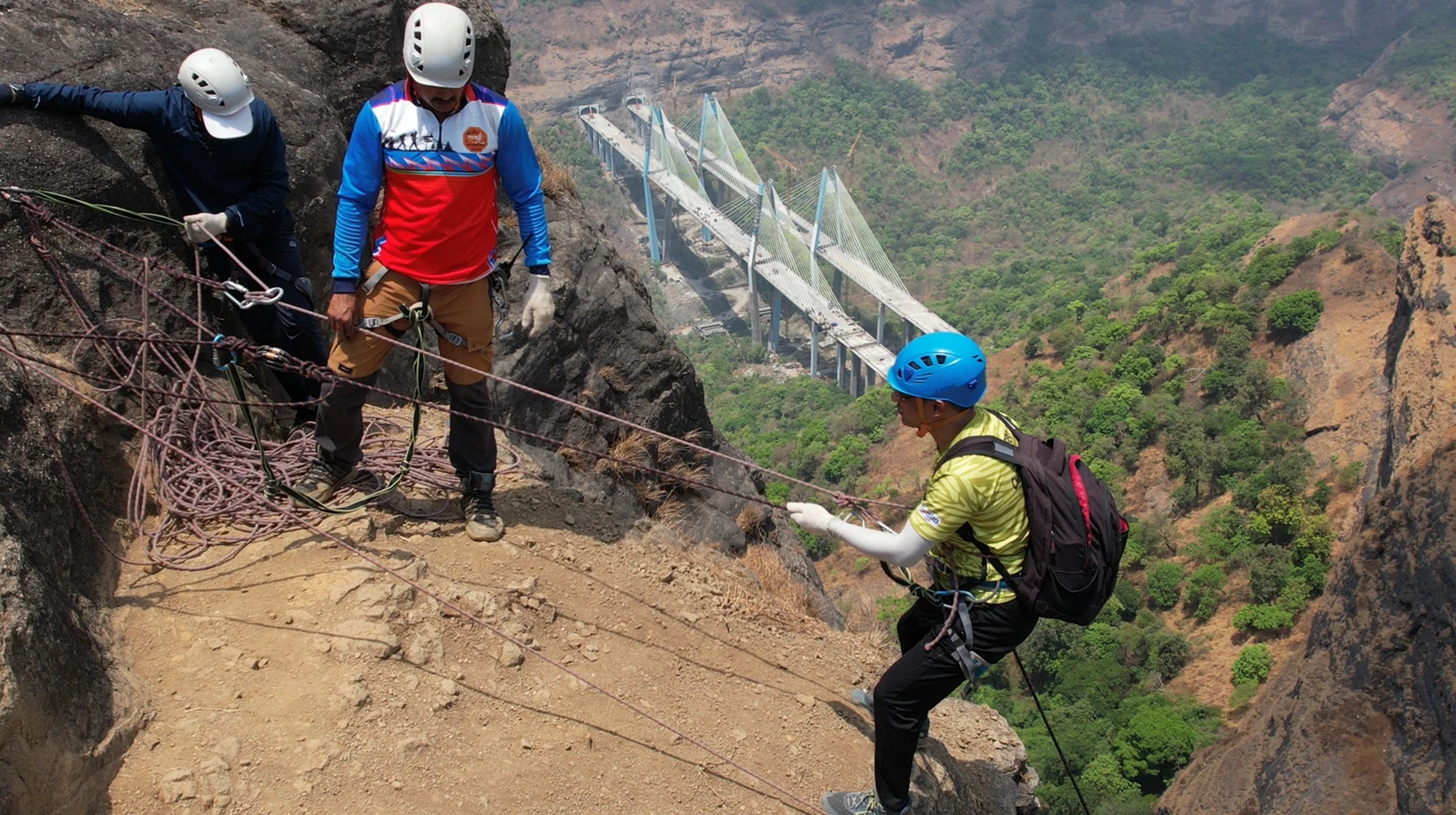 Duke Nose Valley Crossing And Rappelling Expedition
