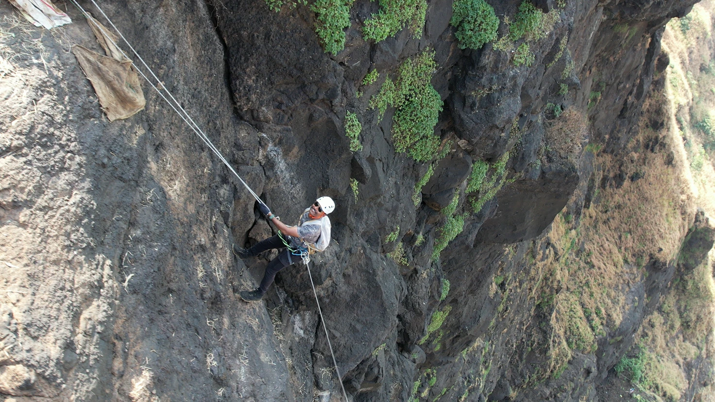 1200ft Kalu Waterfall Rappelling Expedition
