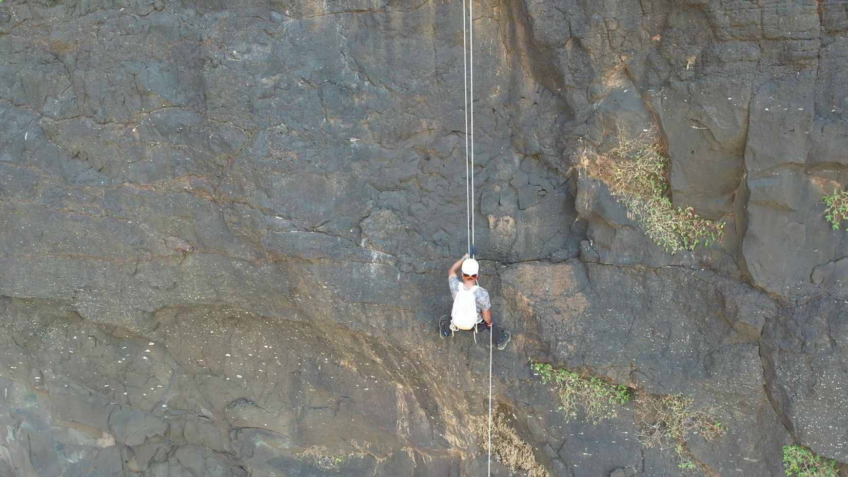 1200ft Kalu Waterfall Rappelling Expedition