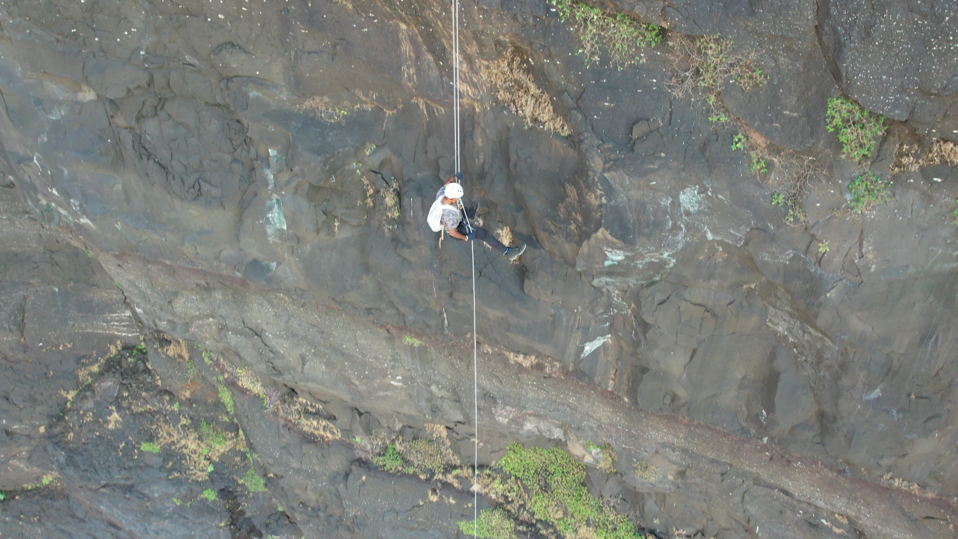 1200ft Kalu Waterfall Rappelling Expedition