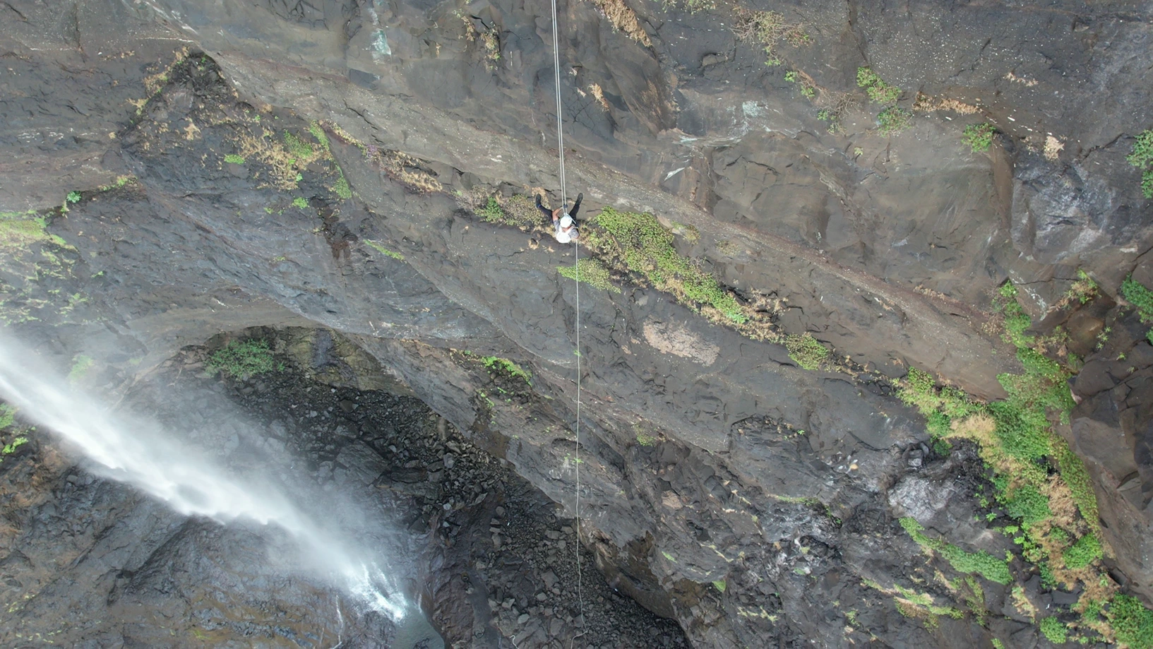 1200ft Kalu Waterfall Rappelling Expedition