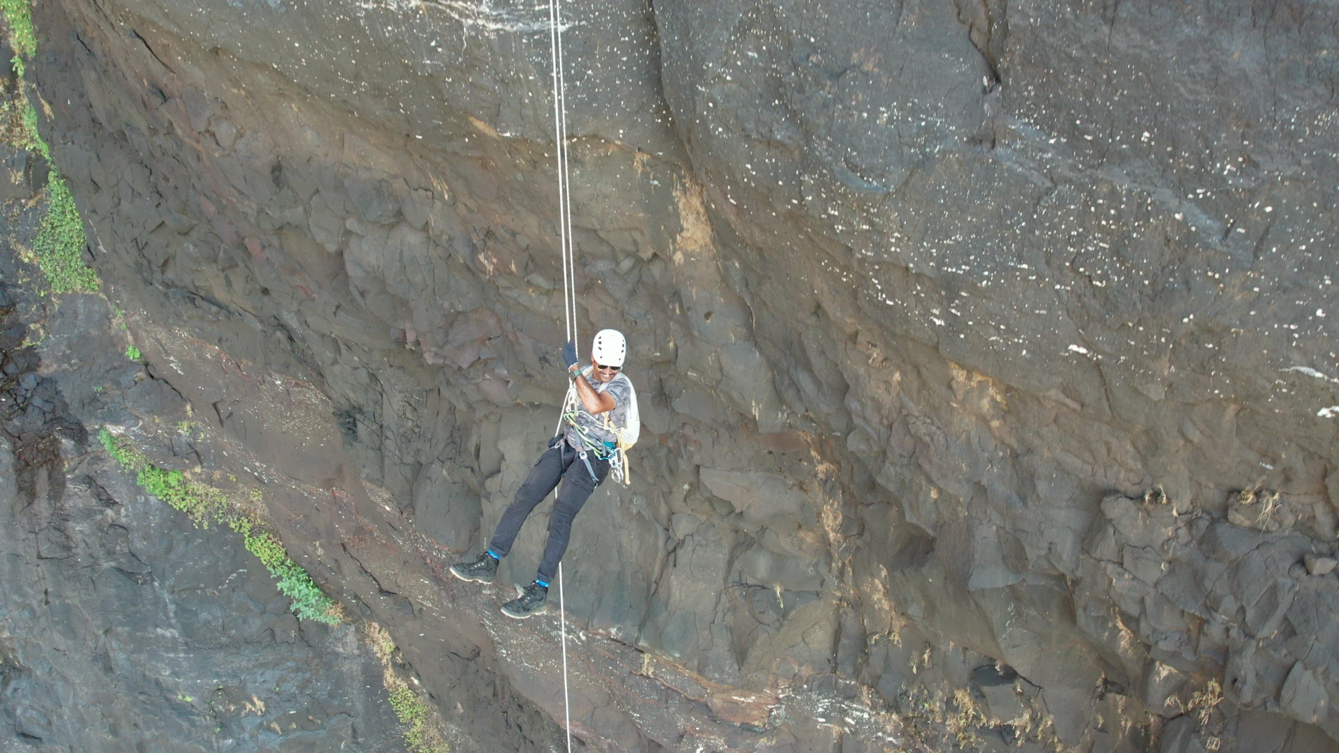 1200ft Kalu Waterfall Rappelling Expedition