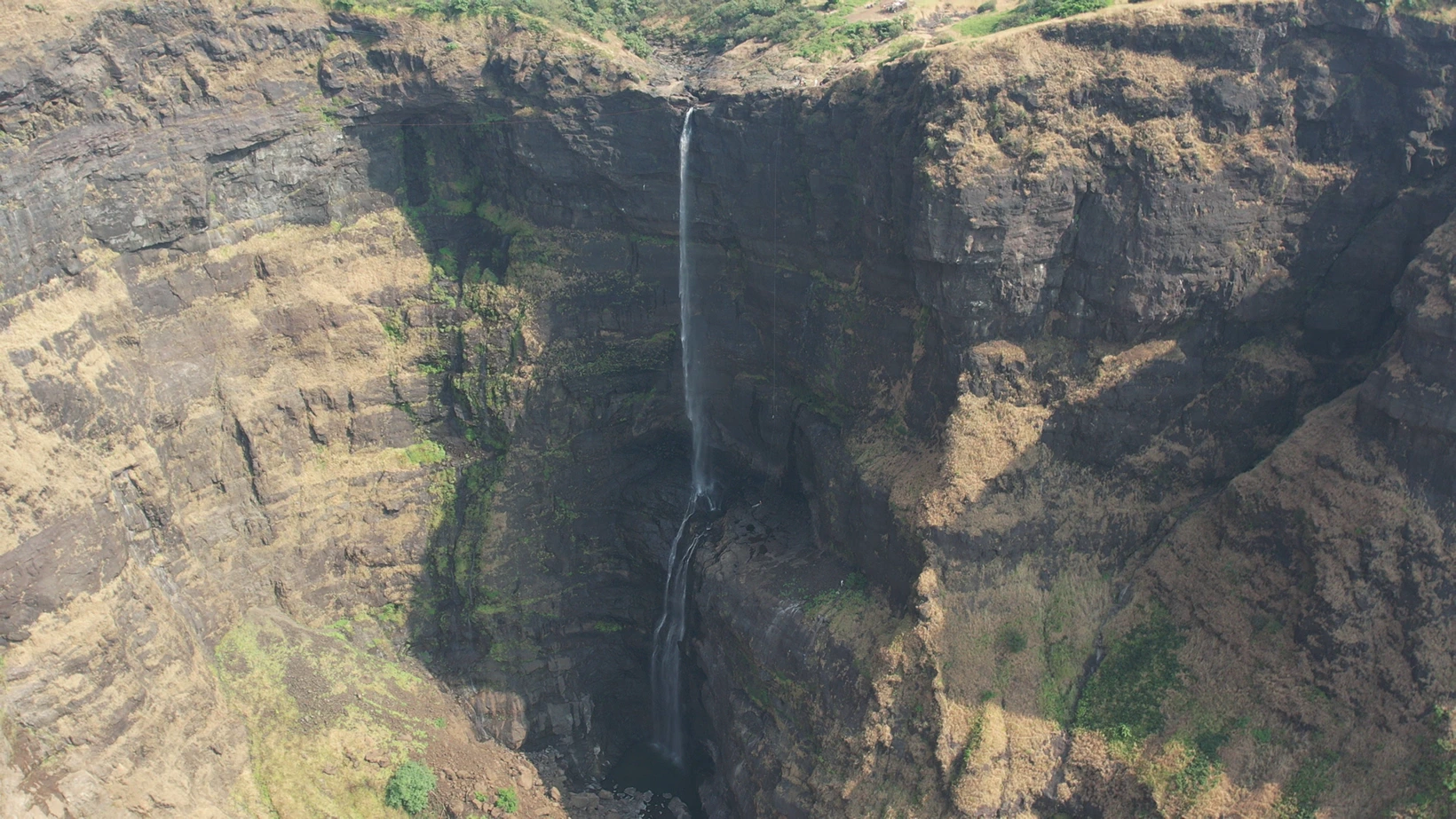 1200ft Kalu Waterfall Rappelling Expedition