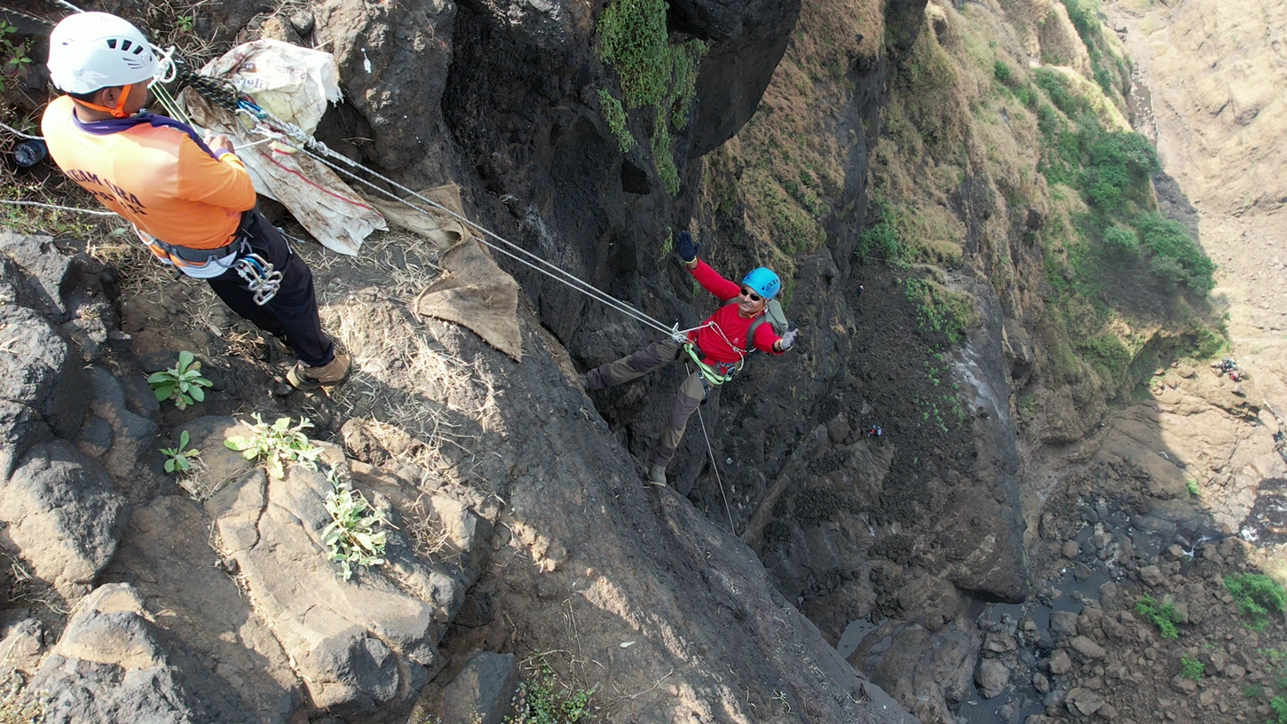 1200ft Kalu Waterfall Rappelling Expedition