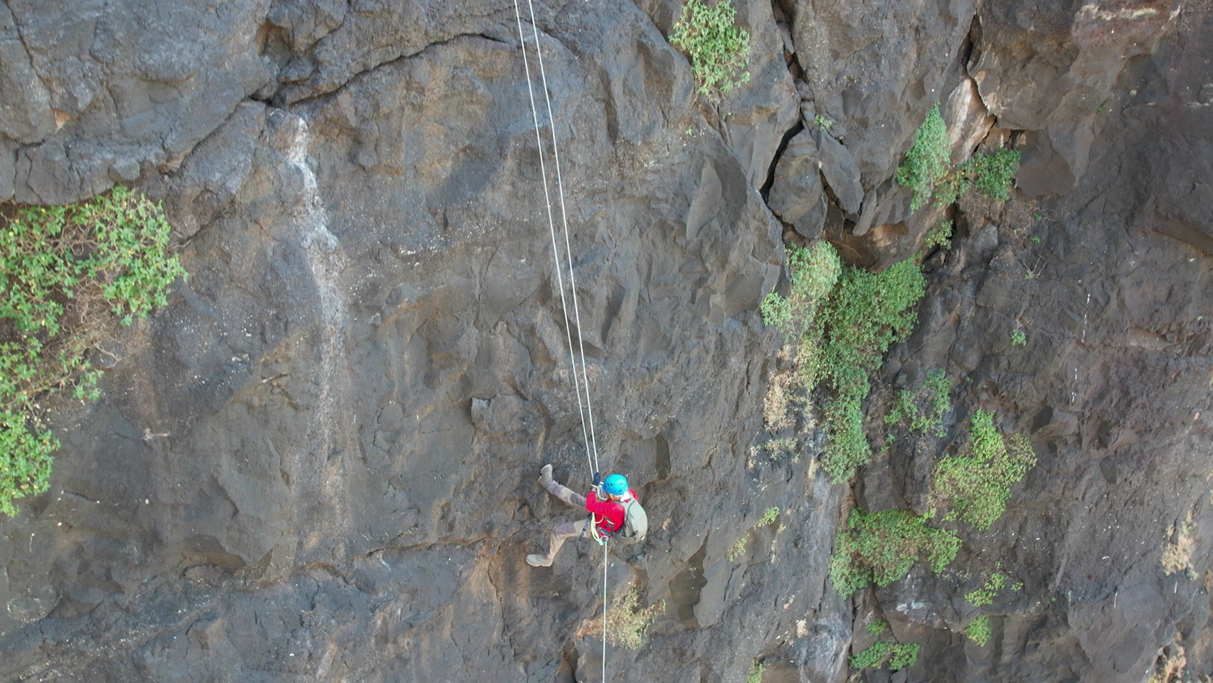 1200ft Kalu Waterfall Rappelling Expedition