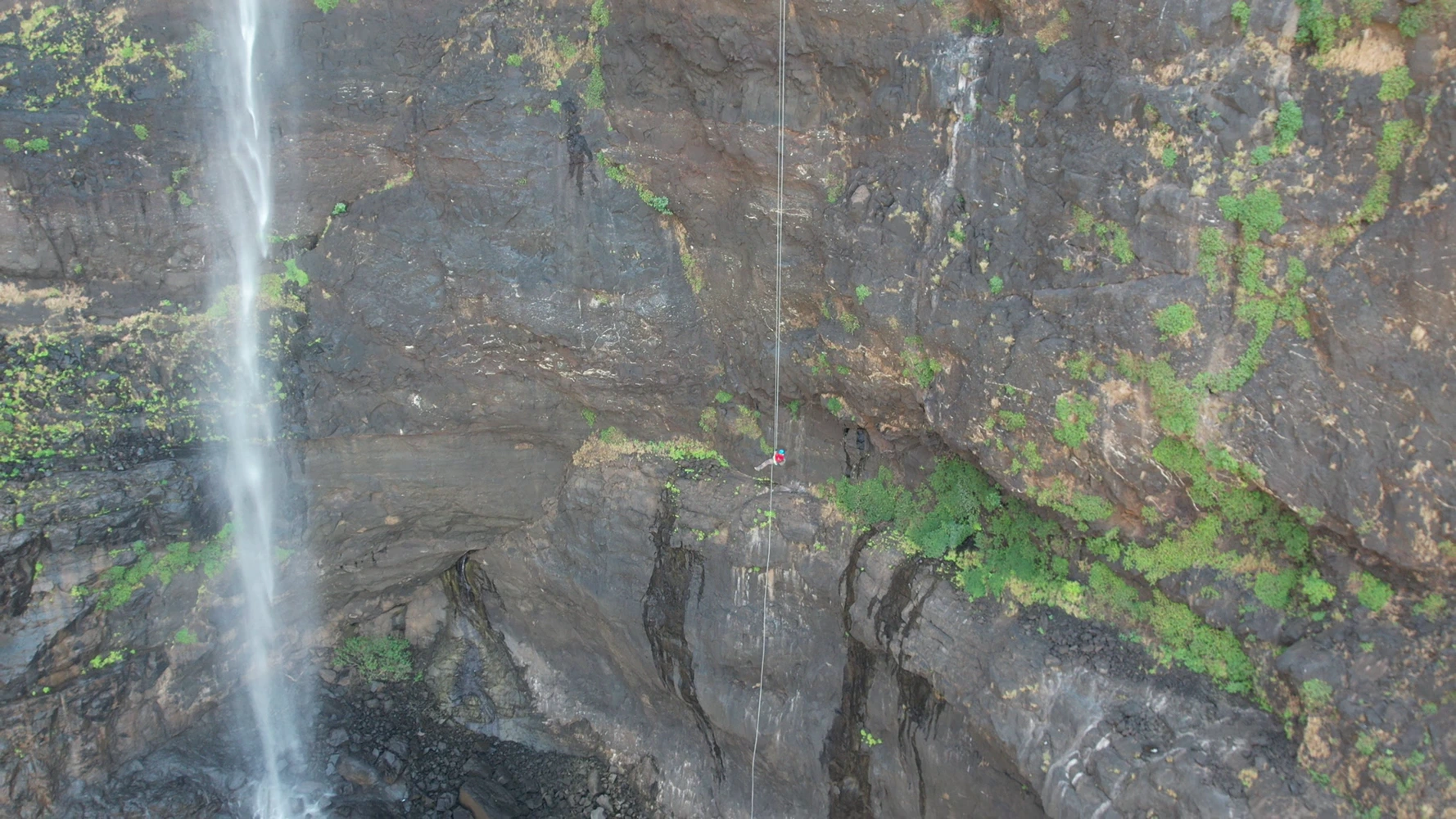 1200ft Kalu Waterfall Rappelling Expedition