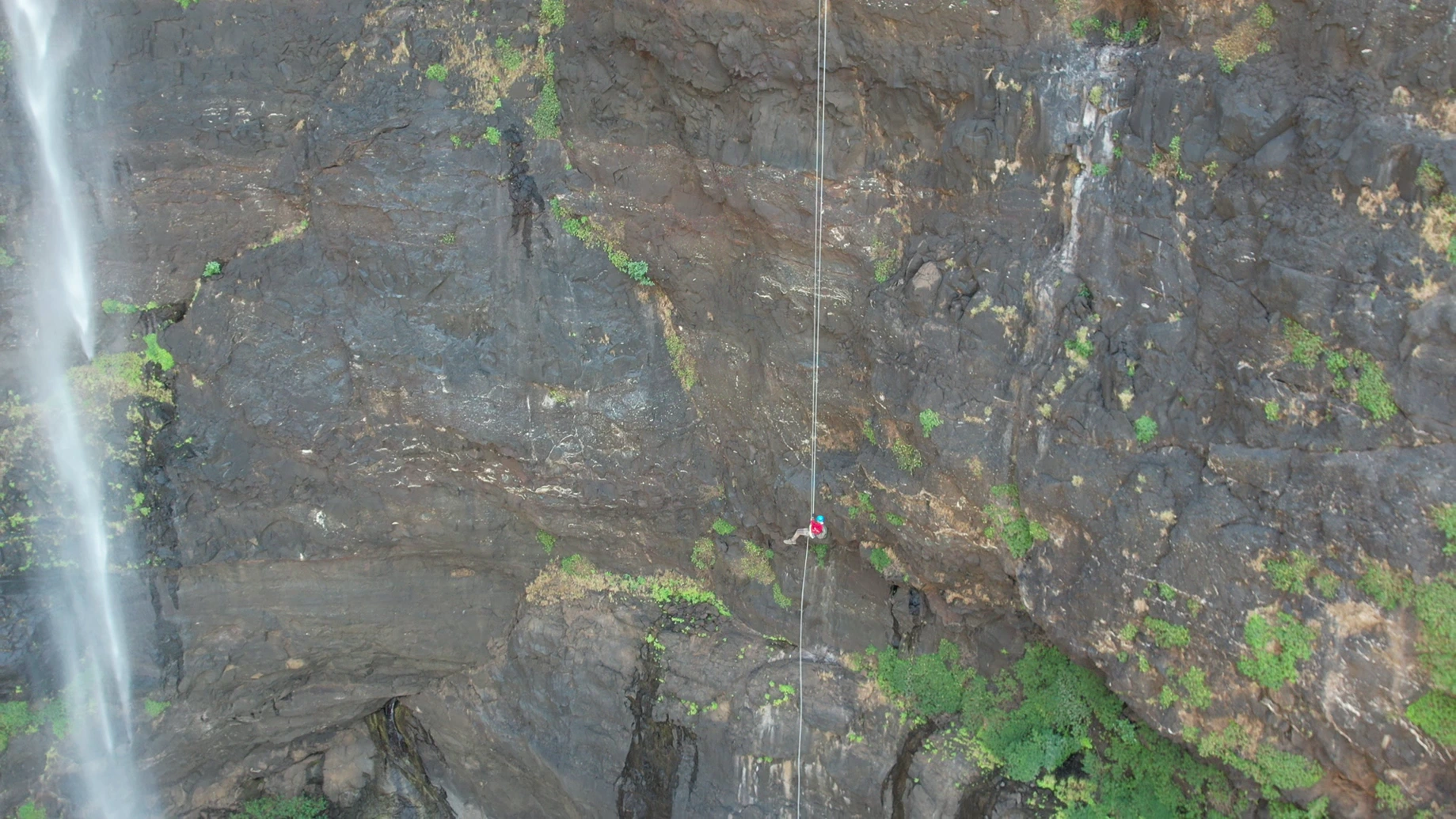 1200ft Kalu Waterfall Rappelling Expedition